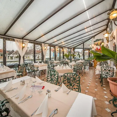 Piroska 4*