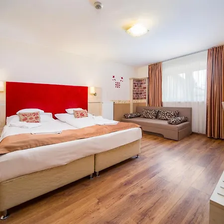 Piroska 4*