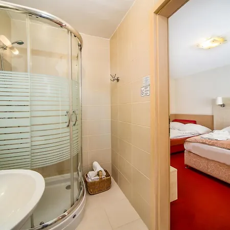 Piroska 4* Buk